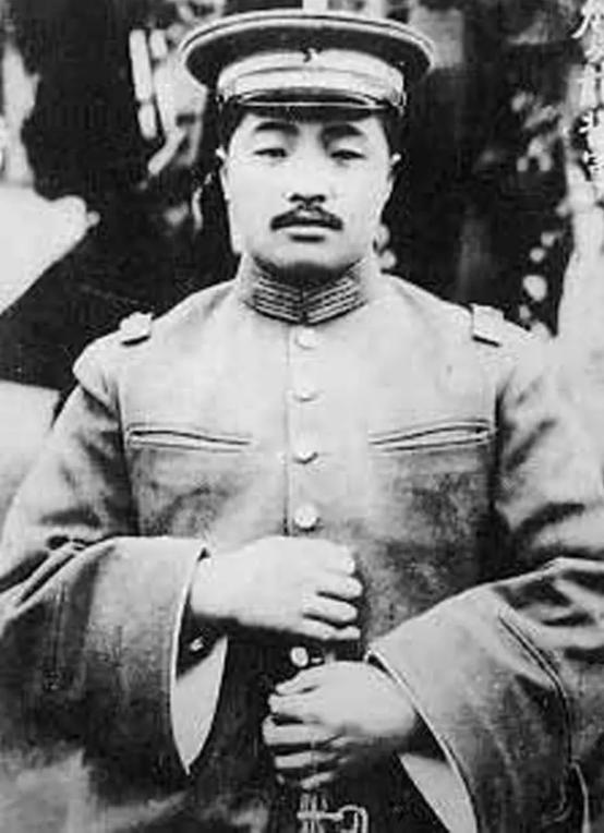 94年廖汉生到周恩来纪念馆参观，结束时被问：您是贺龙的外甥吗？