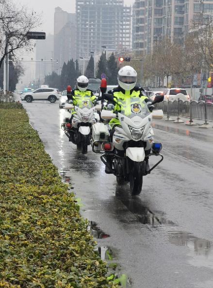 【守护万家平安】河南商丘：救助缺氧婴儿铁骑队员上演“生死时速”