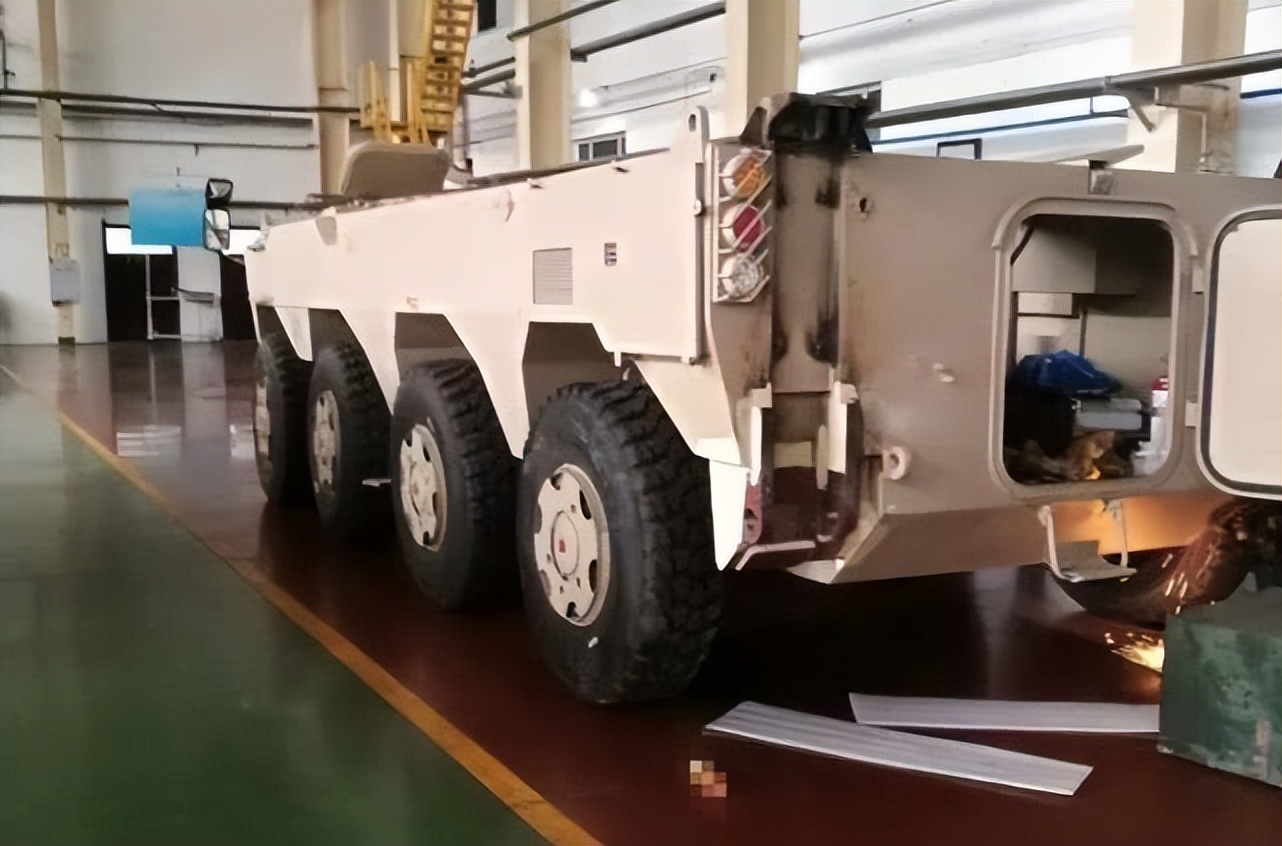 中国与瑞士谈判引进高炮，工程师看出文件漏洞，为国家节省一个亿