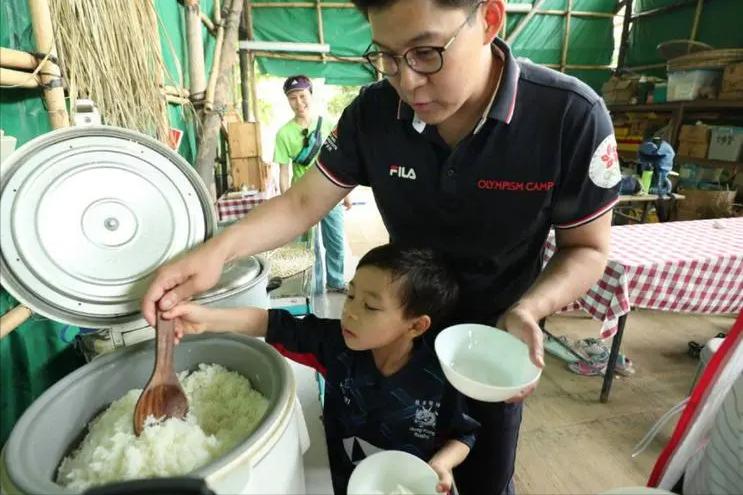 郭晶晶霍启刚最新消息出席晚宴,郭晶晶受伤霍启刚反应