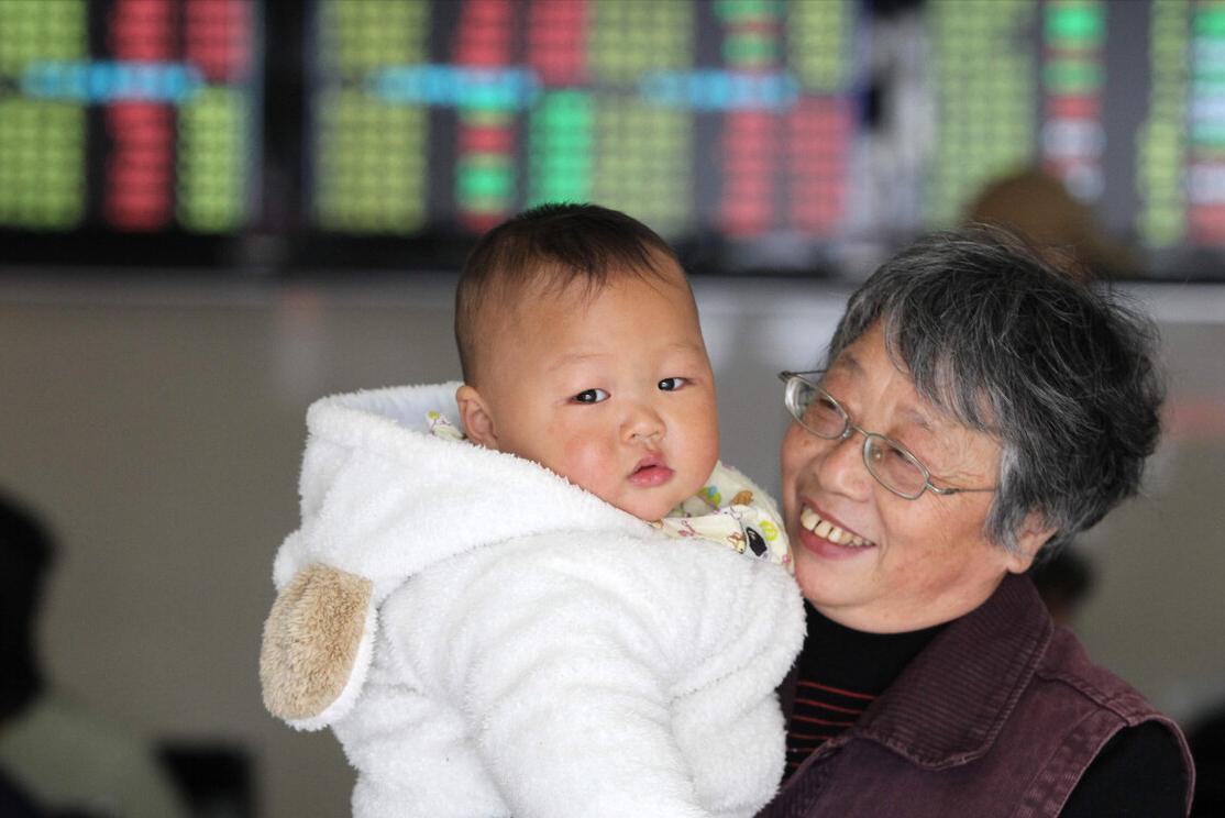 为什么奶奶带的孩子讨厌妈妈？嘴上说着疼，行为上做着“害”