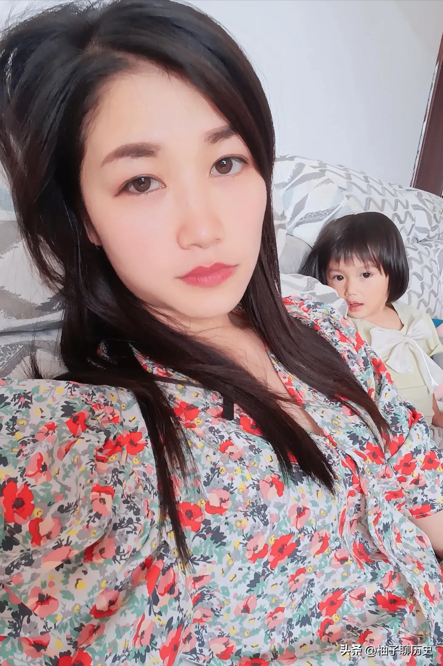 90后越南女孩从小父母离异，二婚嫁到中国云南农村，坚强独自带娃