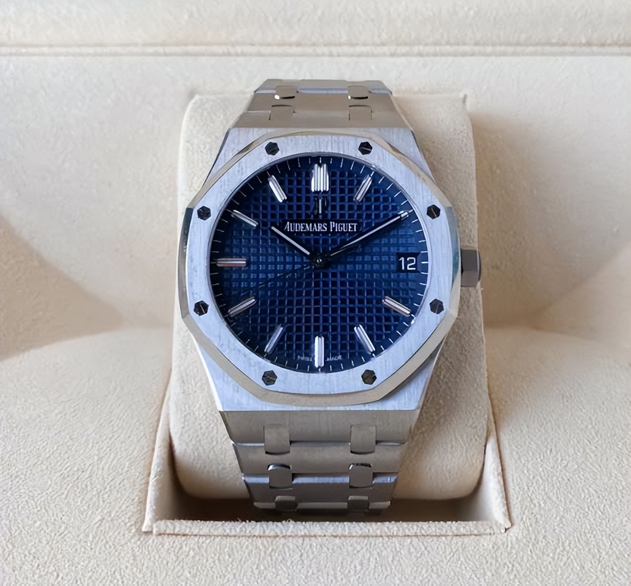 爱彼手表后盖掉了,爱彼手表后螺丝钉丢了