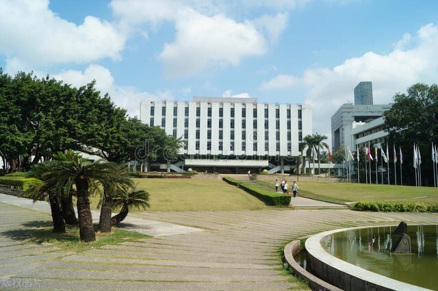 在大城市工作好还是小城市生活好,为什么年轻人在大城市工作生活