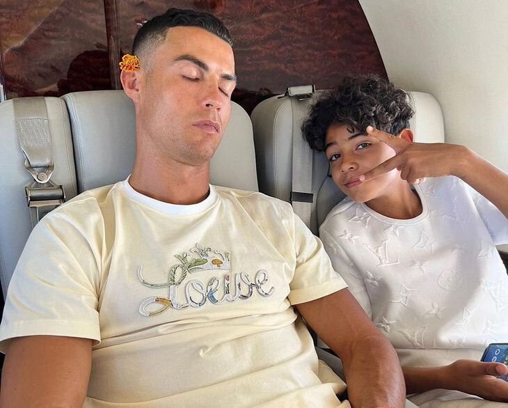 十二岁的c罗和迷你罗踢球,迷你罗对c罗的重要性