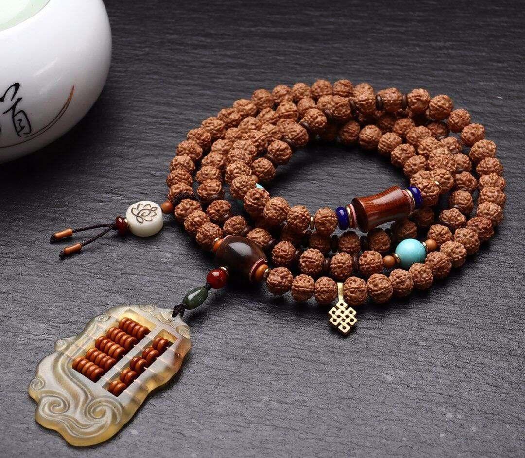 男人能不能佩戴鸡血石手串,文玩手串可以随便戴吗