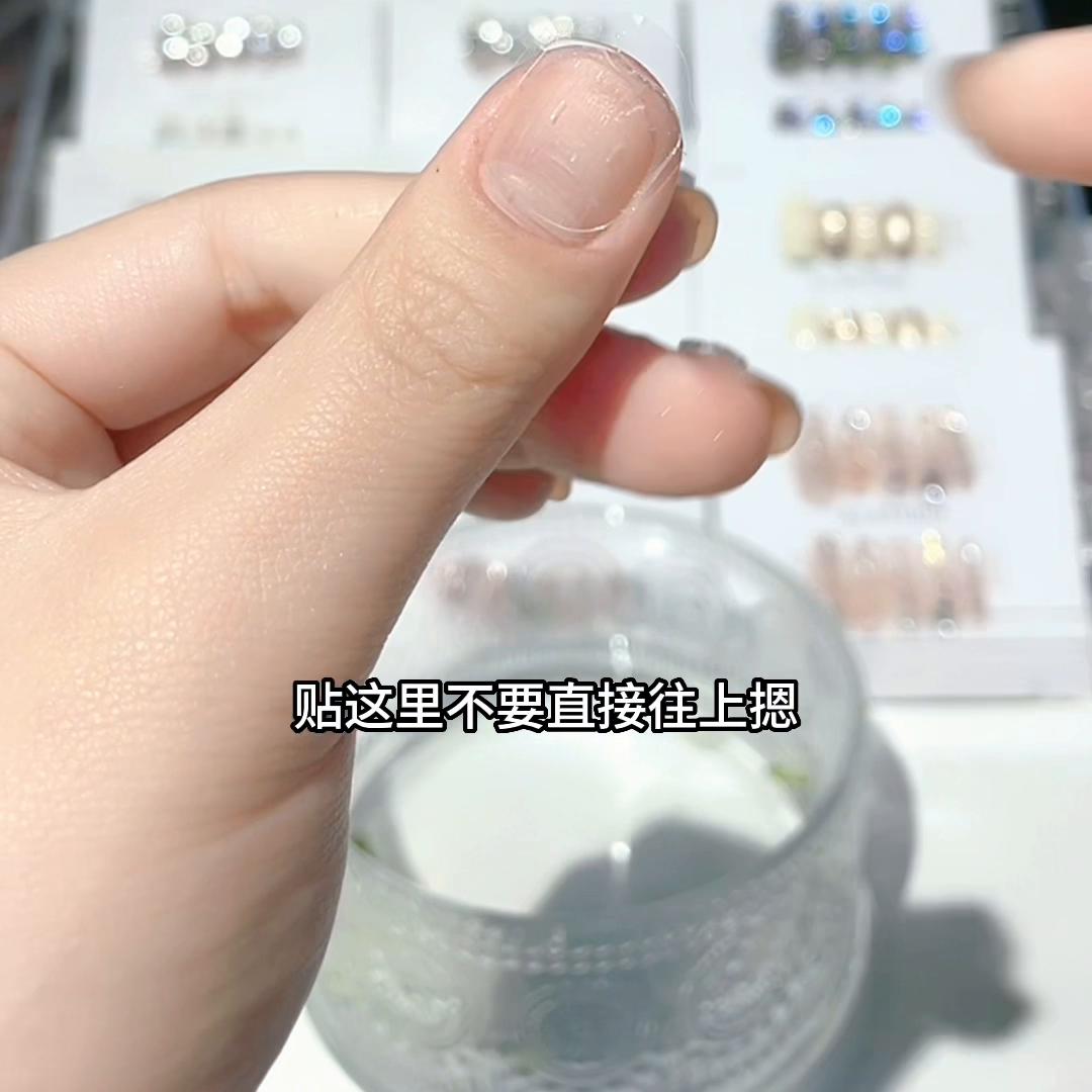 果冻胶贴指甲不方便,果冻胶贴的指甲会很廉价吗