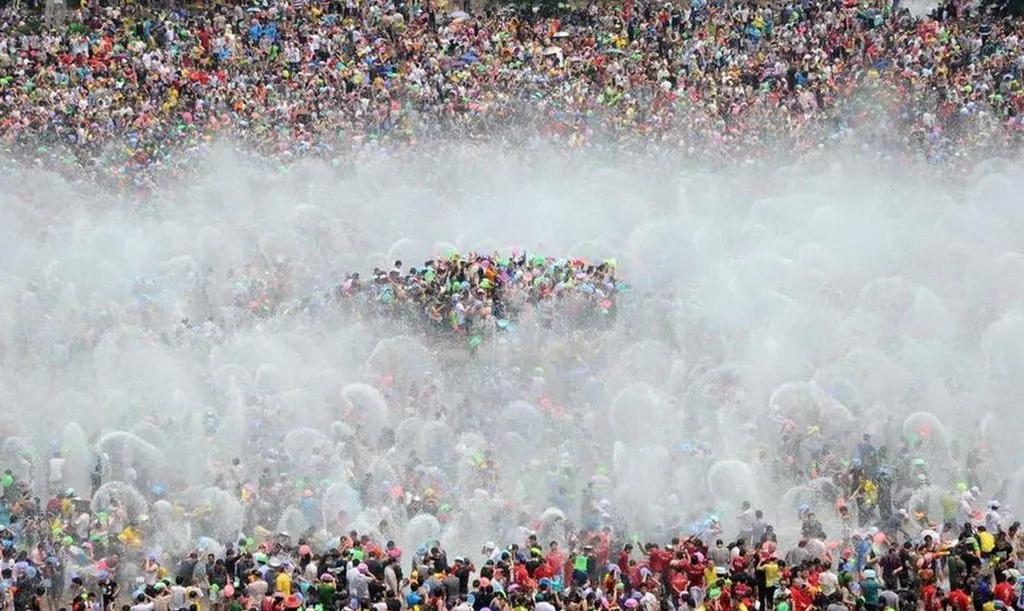 老挝泼水节真的好玩,老挝泼水节有多厉害