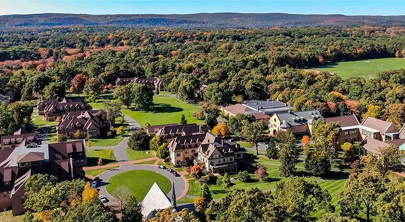 秋日漫步：英国私校美景巡礼，孩子们喜欢哪一所？