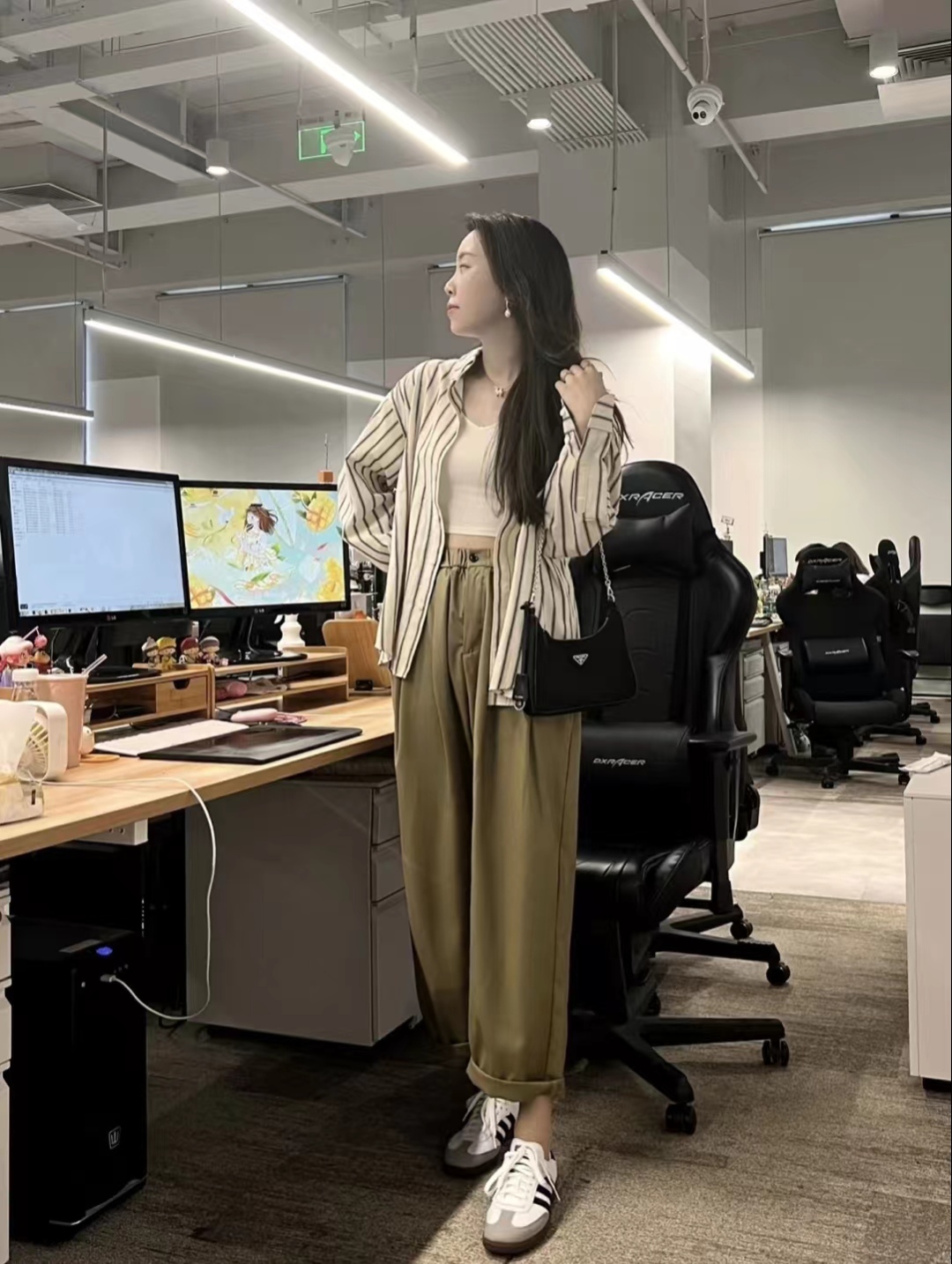 蓝色西装配卡其色裤子男,卡其色西装配什么裤子好看