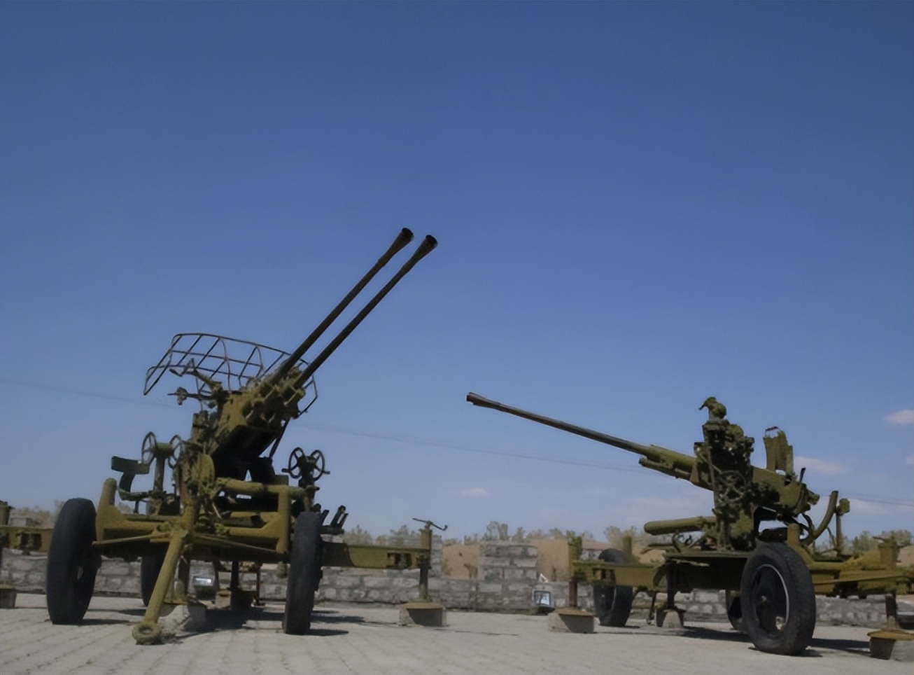 红警2利比亚防空炮怎么玩,红警2哪个版本有核能防空炮