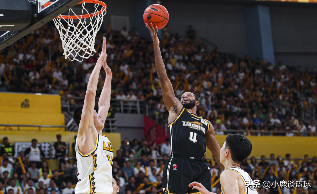 残阵辽篮2比2扳平广厦！两位老将成奇兵，张镇麟狂轰23+7完成救赎