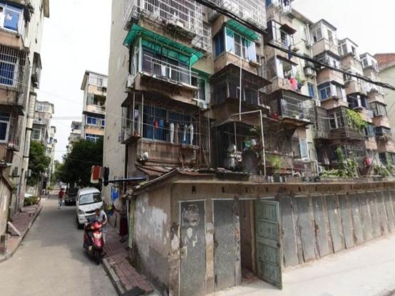 第一批70年到期的房子怎样处理,70平米老破小改造翻新案例