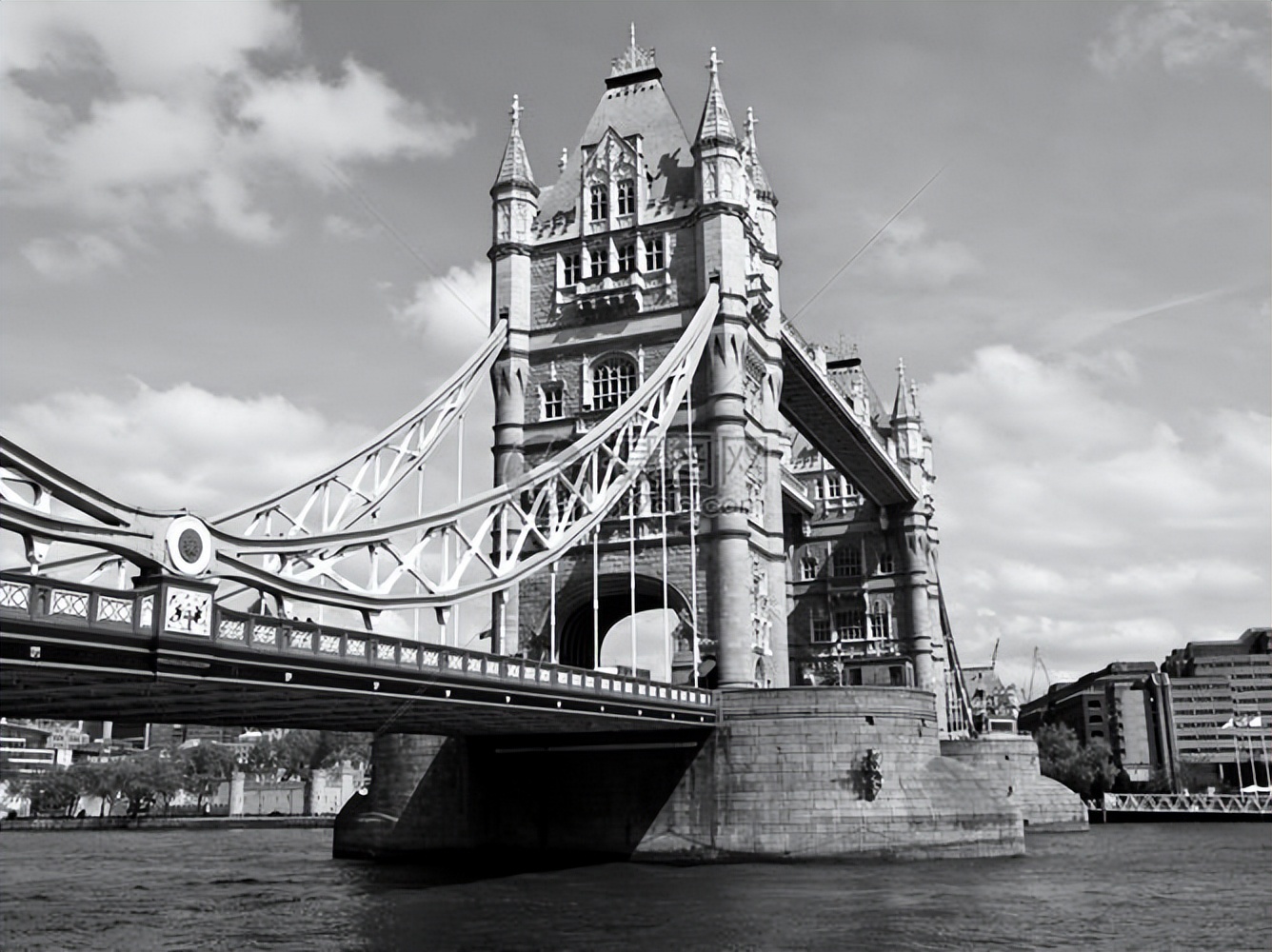 伦敦塔桥有什么寓意,伦敦塔桥在伦敦中心吗
