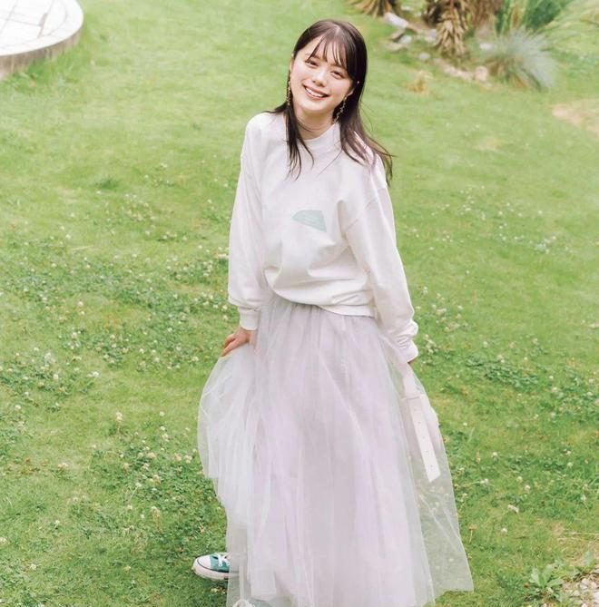 长袖t恤太大了该怎么搭配,长袖t恤的8种时髦穿法