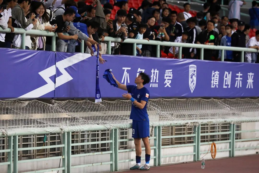 武汉三镇主场观众人数,武汉三镇足球主场球馆