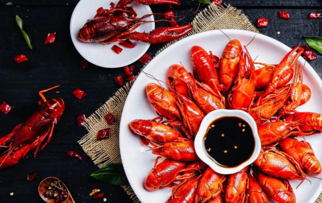 小龙虾吃了不能吃的部位会怎么样,吃小龙虾的时候不能吃到什么东西