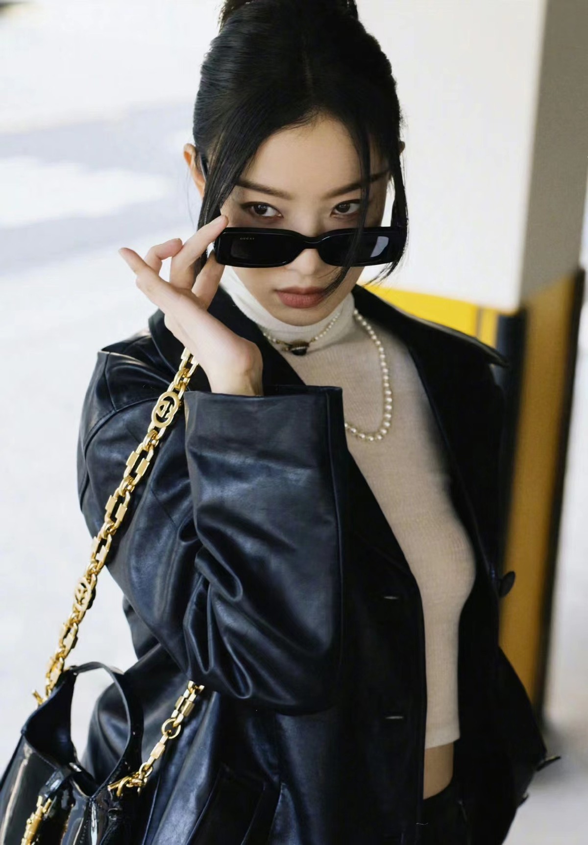 内娱女明星在韩国GUCCI大秀上太牛了！倪妮穿黑色超帅，刘雯更美