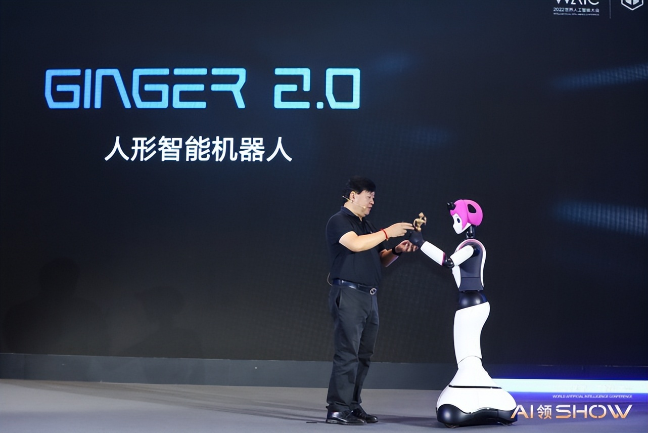 达闼科技搭载大模型的人形机器人,达闼人形双足机器人xr4