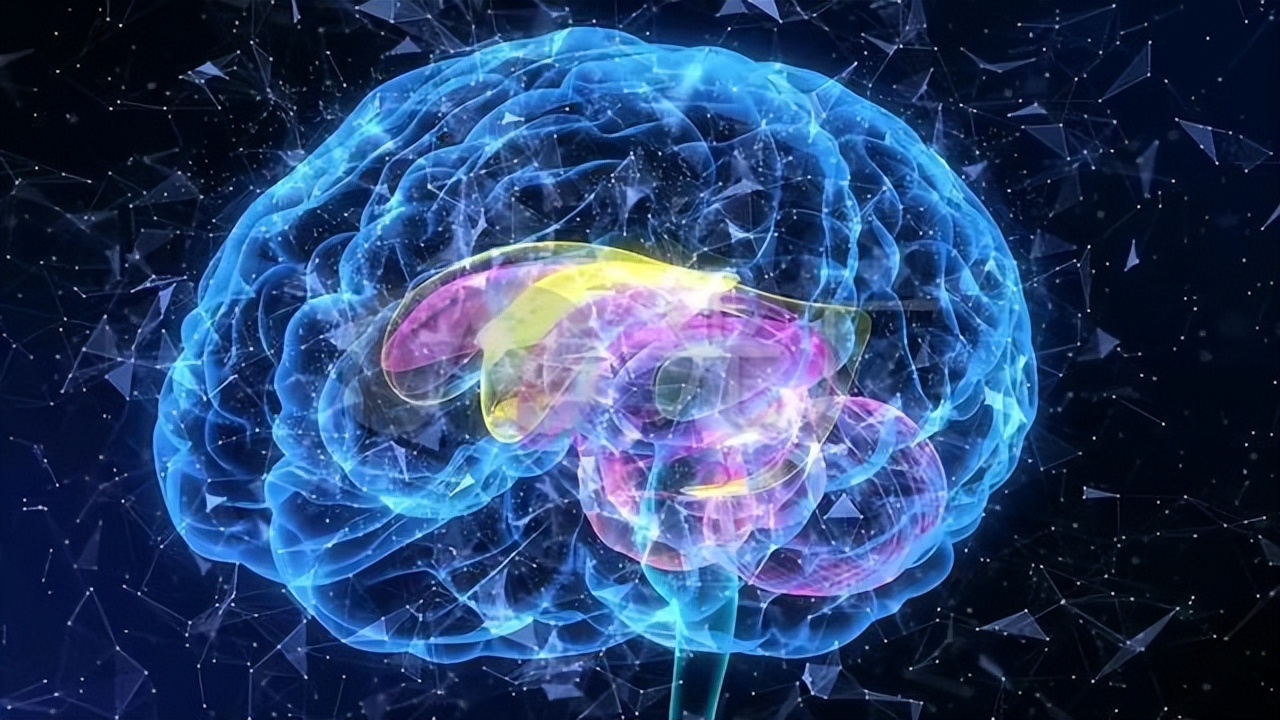 大脑开始“萎缩”时，身体一般会出现这4种反应，不妨仔细观察