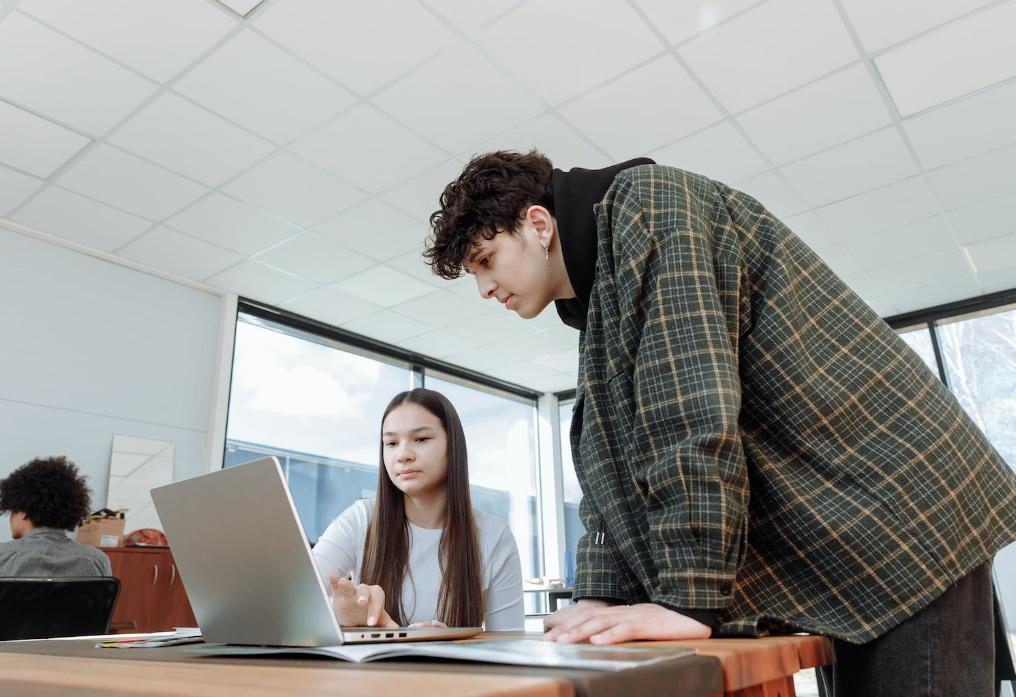 当下社会如何坚定理想信念,年轻人该树立什么样的理想和信念