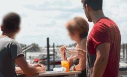 唐山事件还没结束，又一女生受害：监控曝光全过程，太诡异了