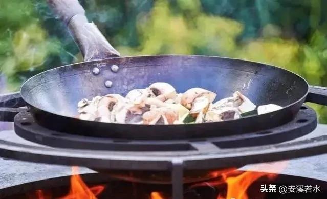 铁锅将美食变为毒药,央视曝光毒铁锅