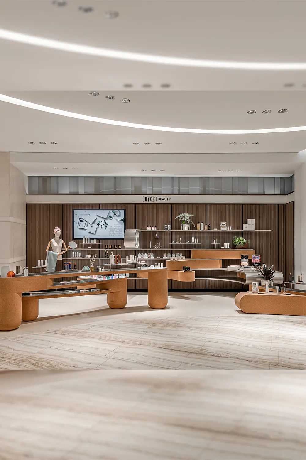 先锋派JOYCEBeauty：一代时尚女王和她的美妆伊甸园