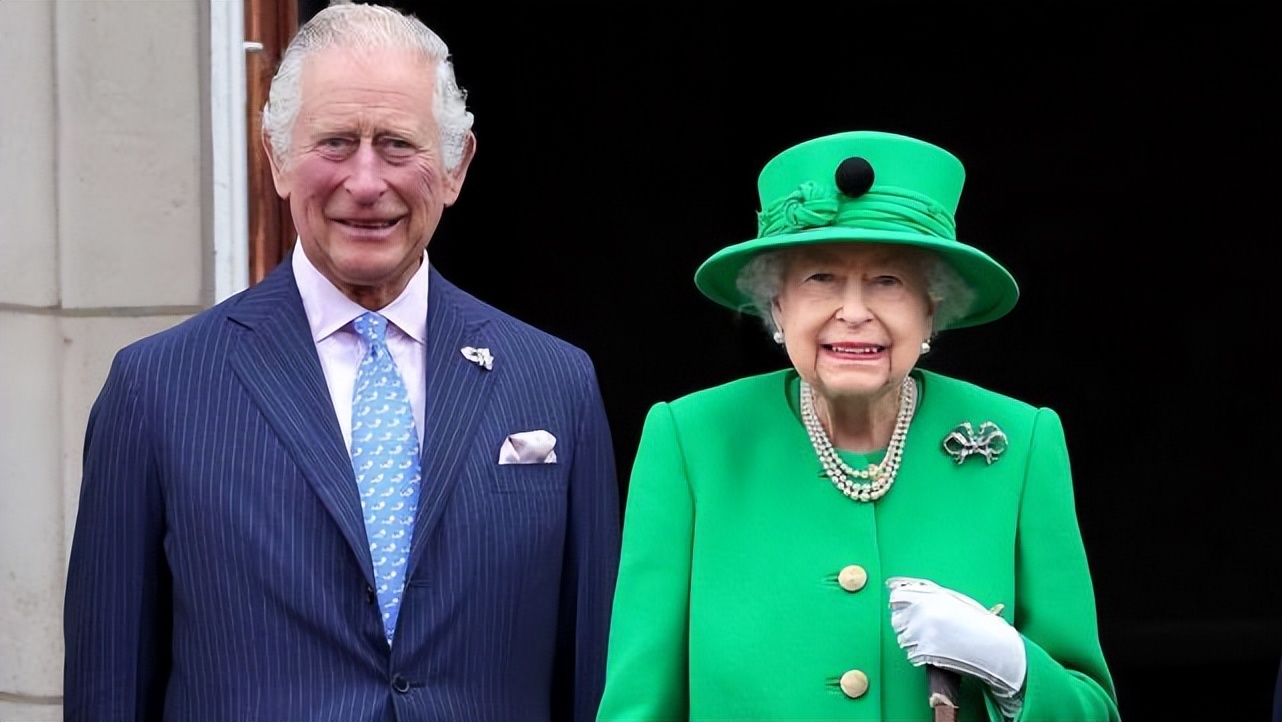 伊丽莎白二世每年过两次生日,英国女王伊丽莎白二世从0岁到96岁