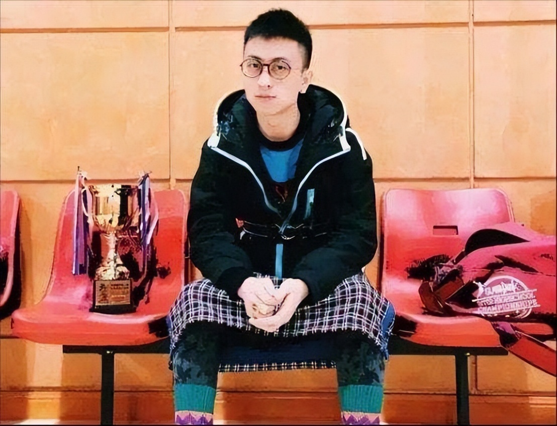 买帮成瘾！逆水寒大佬一年花6000万买了25个帮，称霸4大服务器