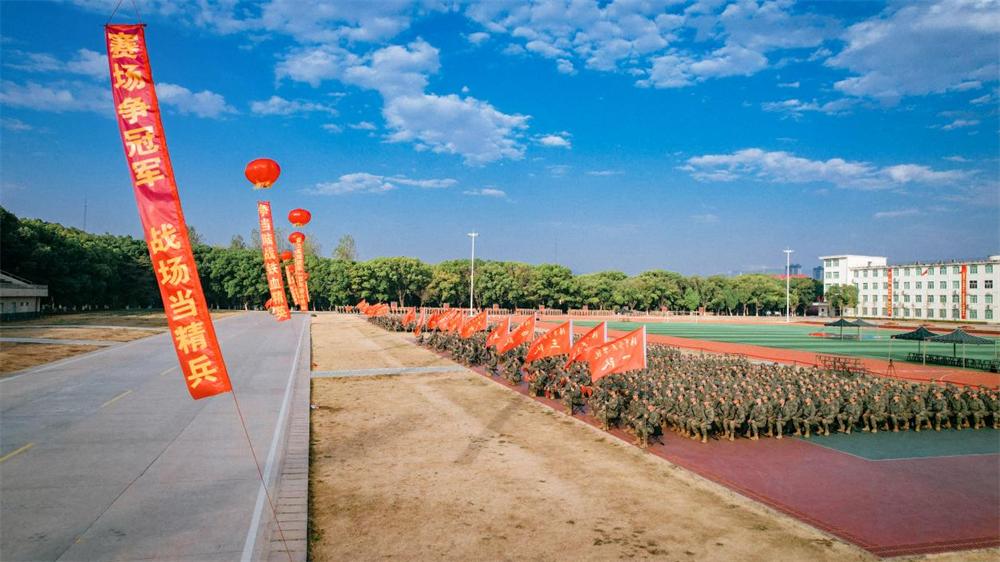 战味十足铁血男儿勇争排头兵,战味十足直击新兵训练现场