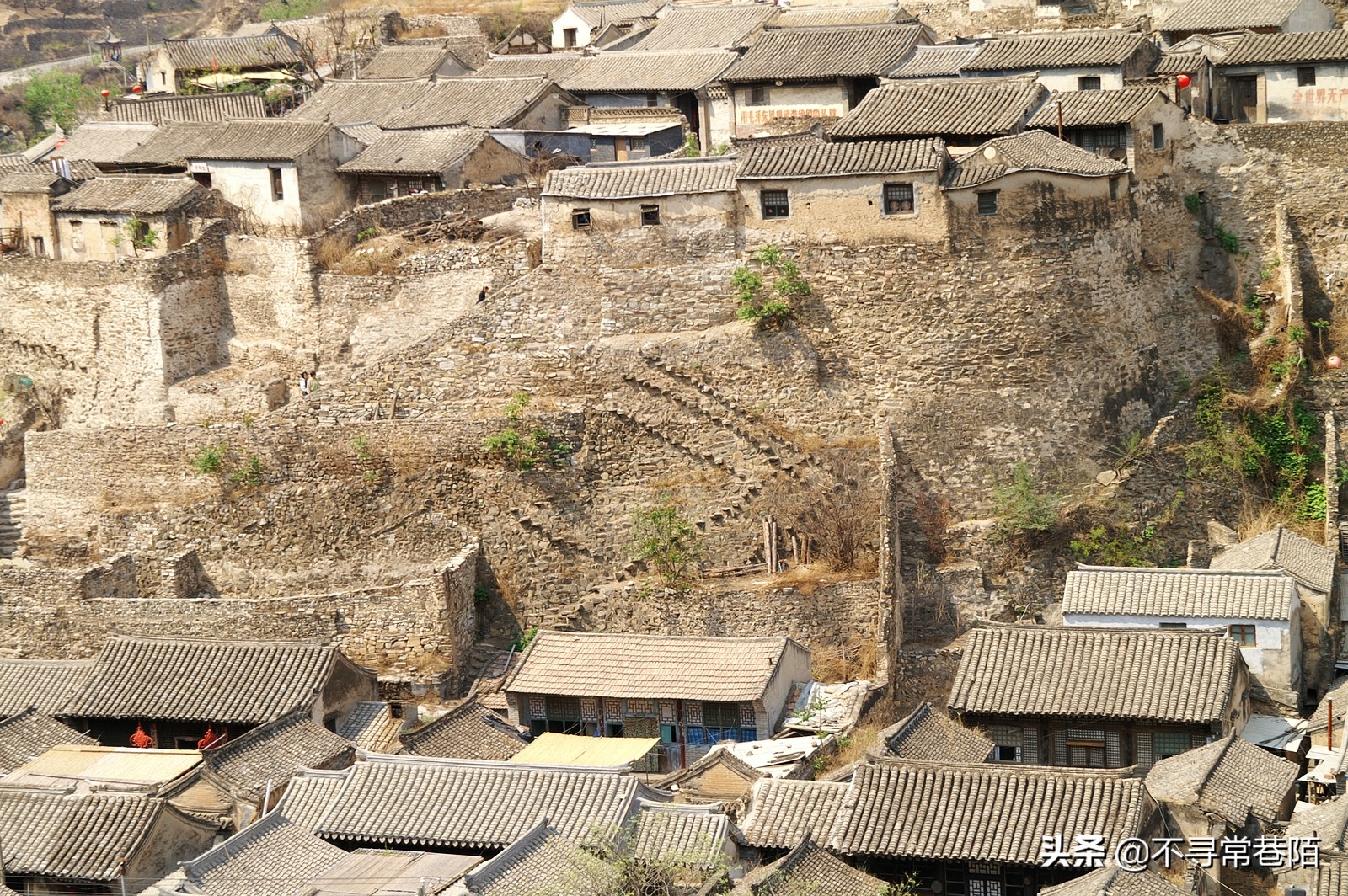 这里有许多历史悠久的古镇,从历史中走来的古镇
