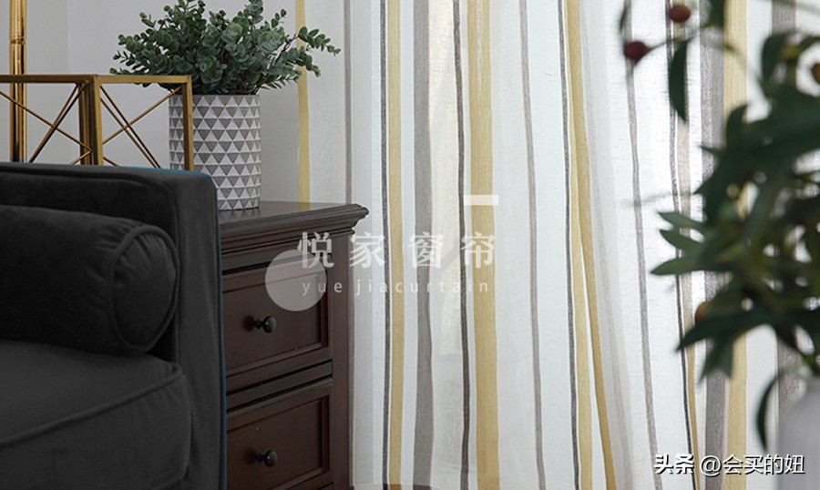 如何选便宜美观实用的窗帘,店铺一般装什么窗帘好看