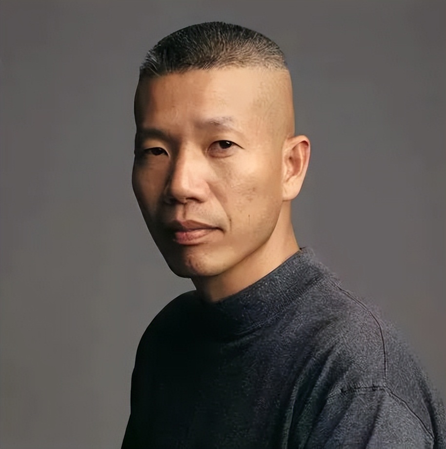 给奶奶“造”了一架天梯,靠*药火**爆炸作画,全球最会“玩火”的人