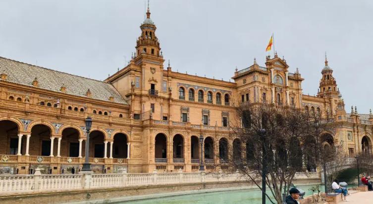 西班牙风格建筑,西班牙建筑属于什么风格