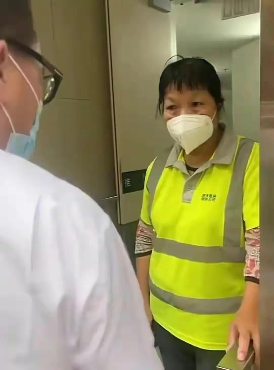 香港环卫工人辱骂游客,香港环卫工人辱骂游客原视频