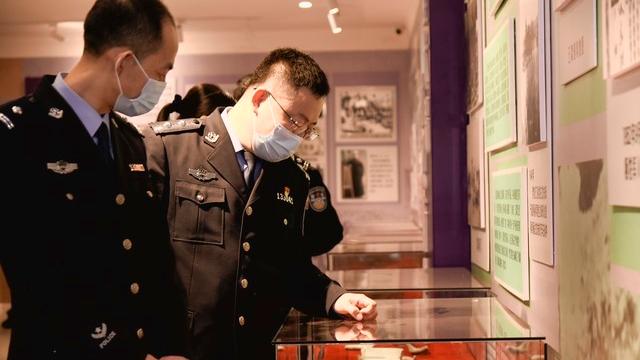 突出重点，标本兼治，从根本上转变机关工作作风