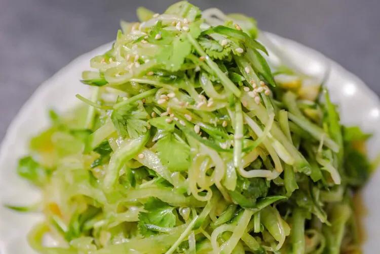 夏天大家喜欢吃的凉拌菜快来看看,家常菜适合夏天做的一道凉拌菜