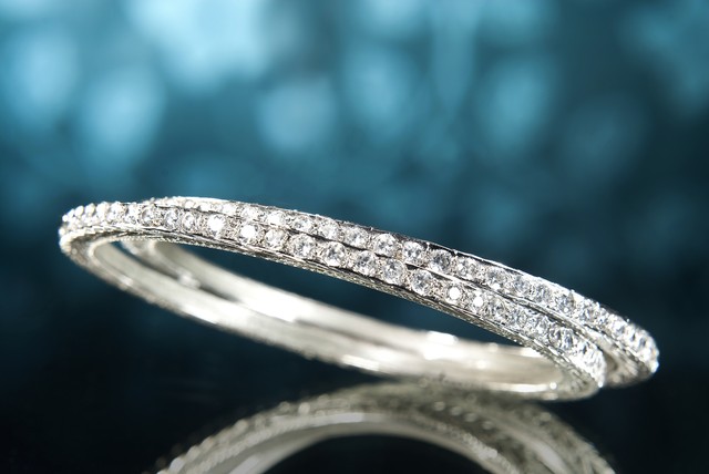 看到那个一万九的钻戒，一月后保值三千，气的我饭都不吃写下这篇