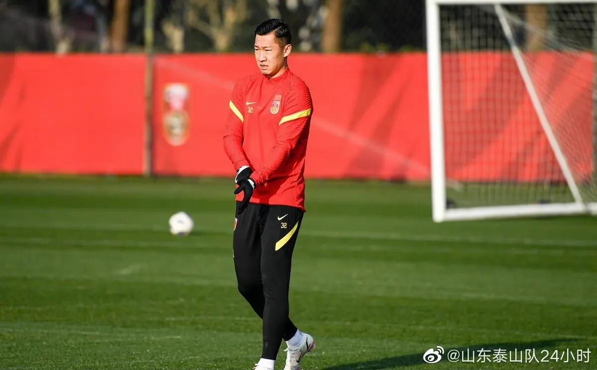 中国国家足球队训练图,利马晒在国家队训练照