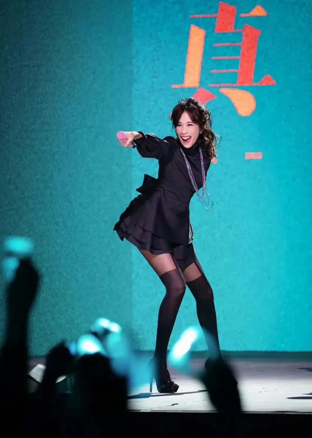 莫文蔚为自己买保险,莫文蔚谈为自己的腿投保