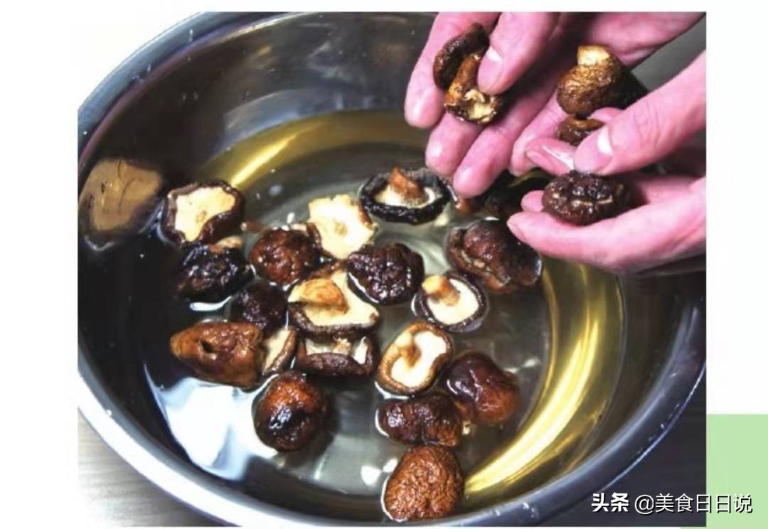 香菇的家庭烹饪方法,如何在做菜时处理香菇