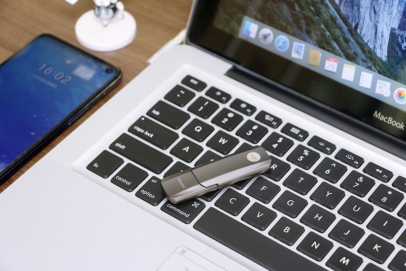 ssd固态u盘和普通u盘评测,固态U盘和闪存U盘哪个更稳定