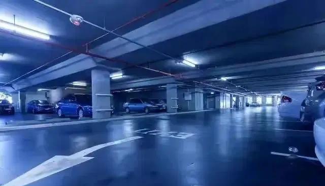 某大学地下停车场29分钏、老板娘8分25秒不雅视频流出