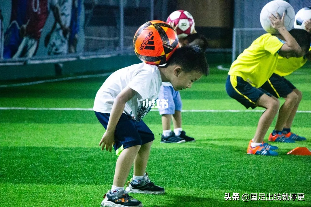 中国足球当下应该批评还是鼓励,关于中国足球的发展的几点看法