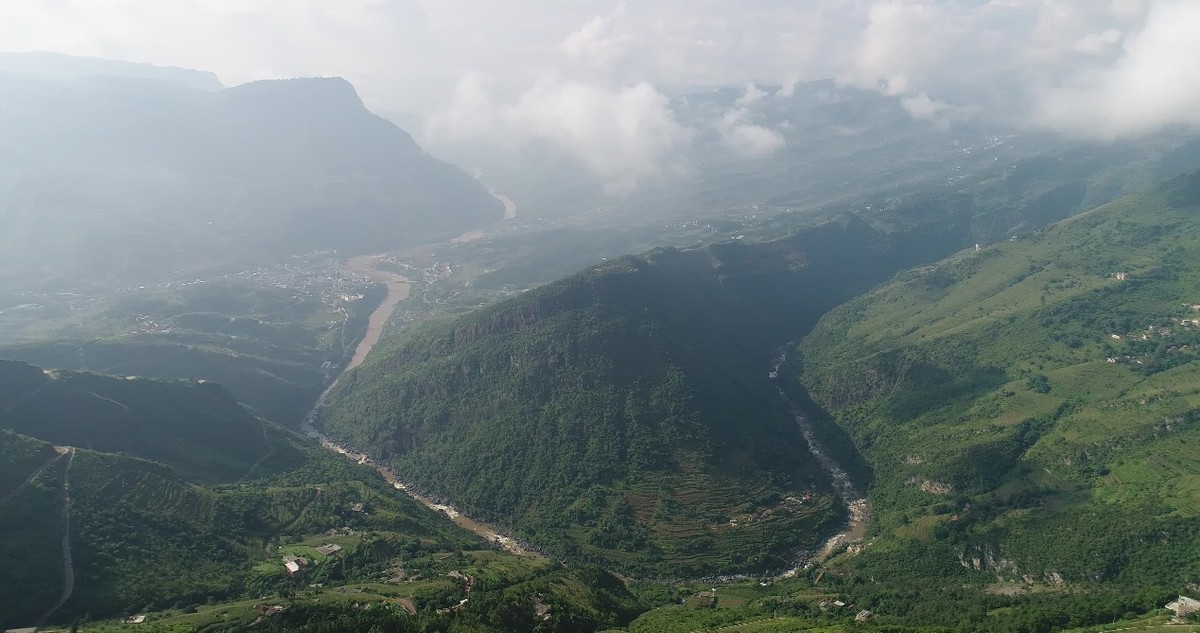 以上帝的视角看世界,上帝视角看贵州桥梁