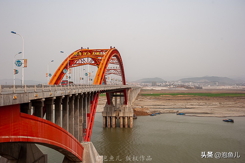 湖北大山发现30万枚恐龙蛋！村民竟拿去垒猪圈，这也太魔幻了吧