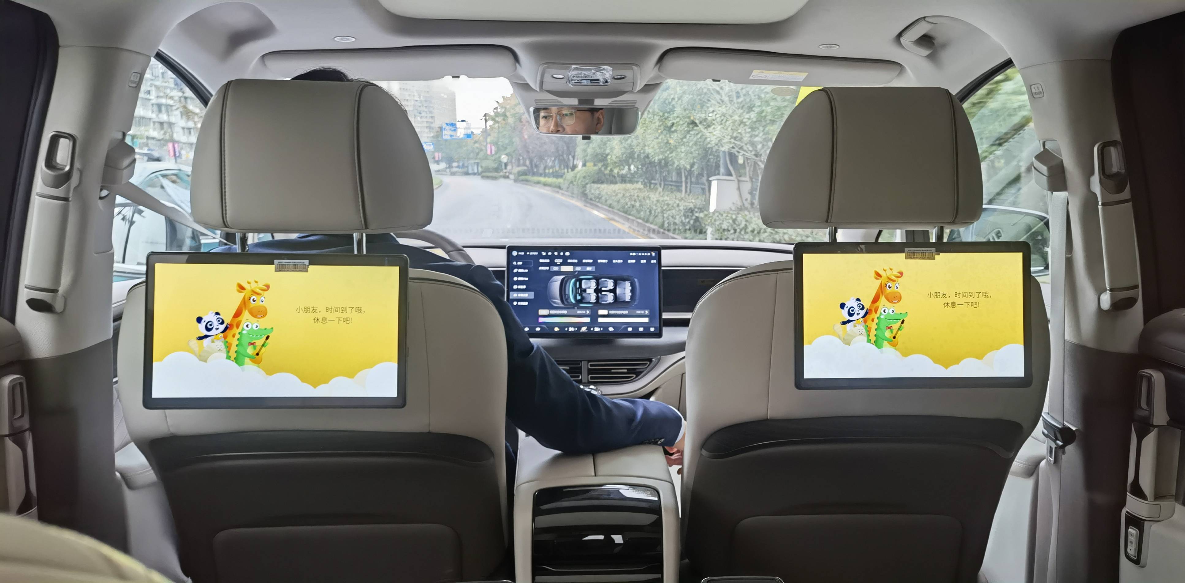 腾势d9最新试驾,腾势d9如何定义豪华全能mpv