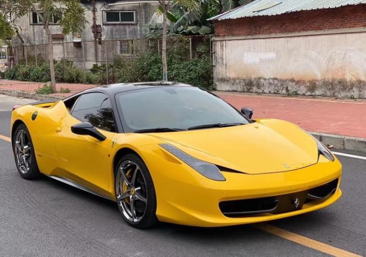 看到这5种“动物车标”绕道走，各个有身份，开宾利也惹不起