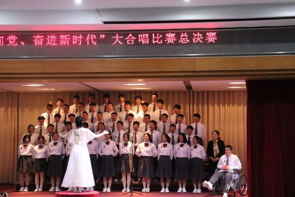 莱芜一中第30届歌手大赛,莱芜一中61级合唱比赛